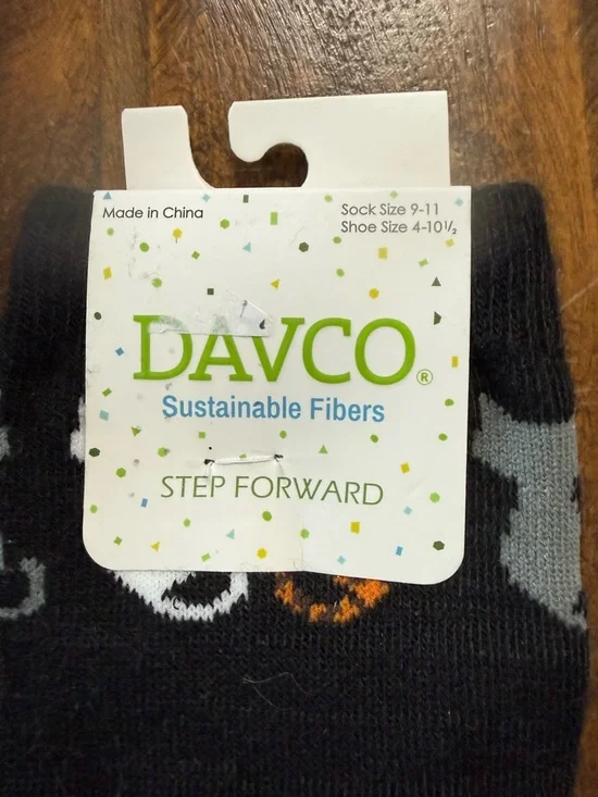 Davco Women’s Cat Socks in Black Sustainable Fiber NWT - Picture 2 of 3
